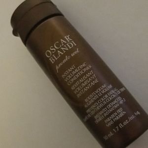 4/25 bundle item. Oscar Blandi Instant Volume Conditioner